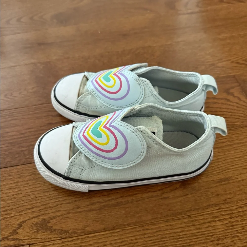 Converse Chuck Taylor All Star Heart Sneaker